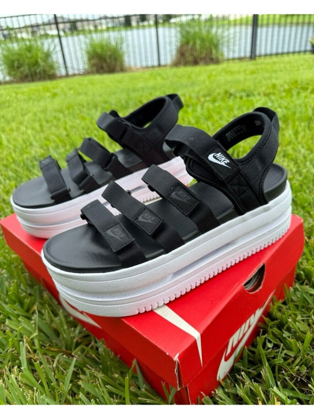* 10 WOMEN'S NIKE ICON CLASSIC SANDAL NA BLACK / WHITE DH0224-001 SANDALS